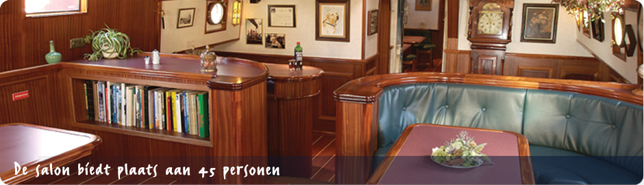 De salon biedt plaats aan 45 personen